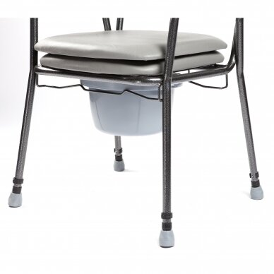 COMMODE WITH SOFT SEAT 3 COMMODE WITH SOFT SEAT 3